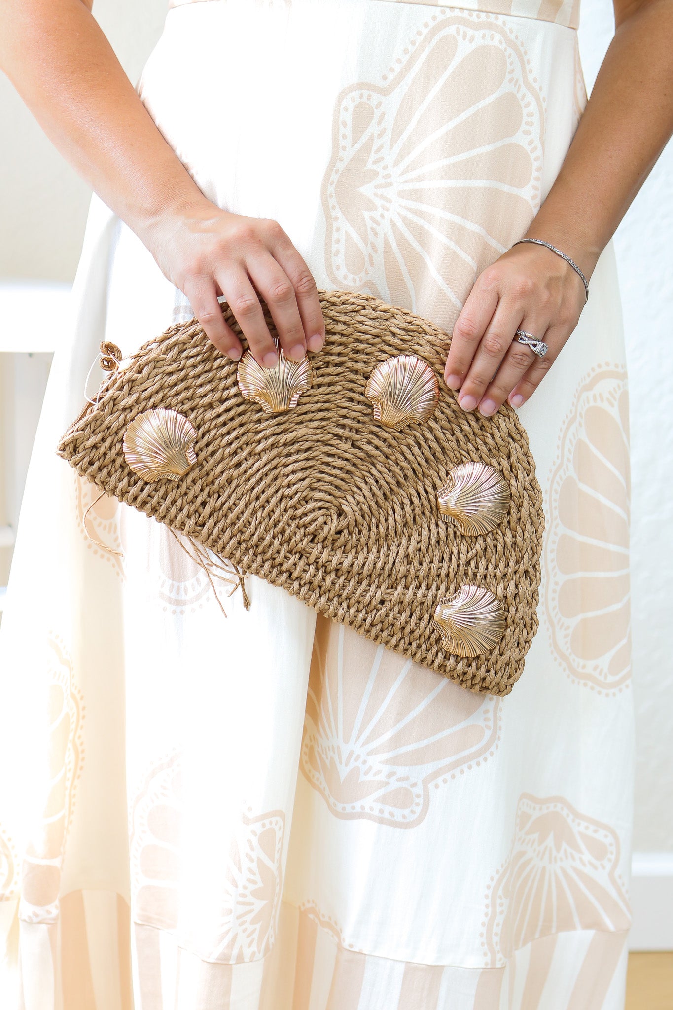 Seashell Straw Clutch