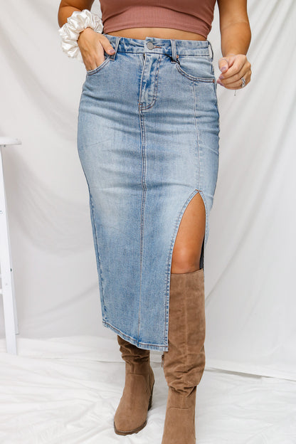 Heading That Way Denim Skirt (light wash)