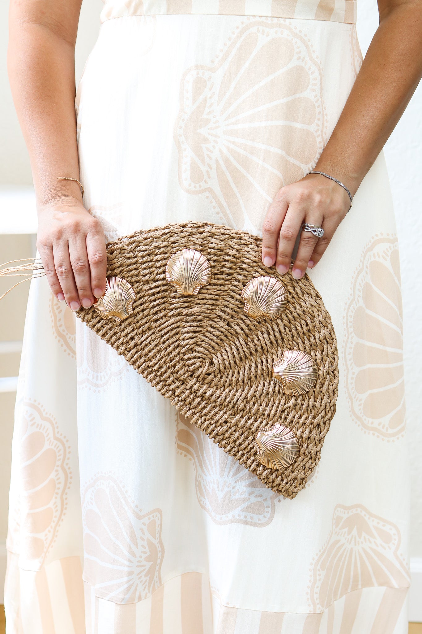 Seashell Straw Clutch