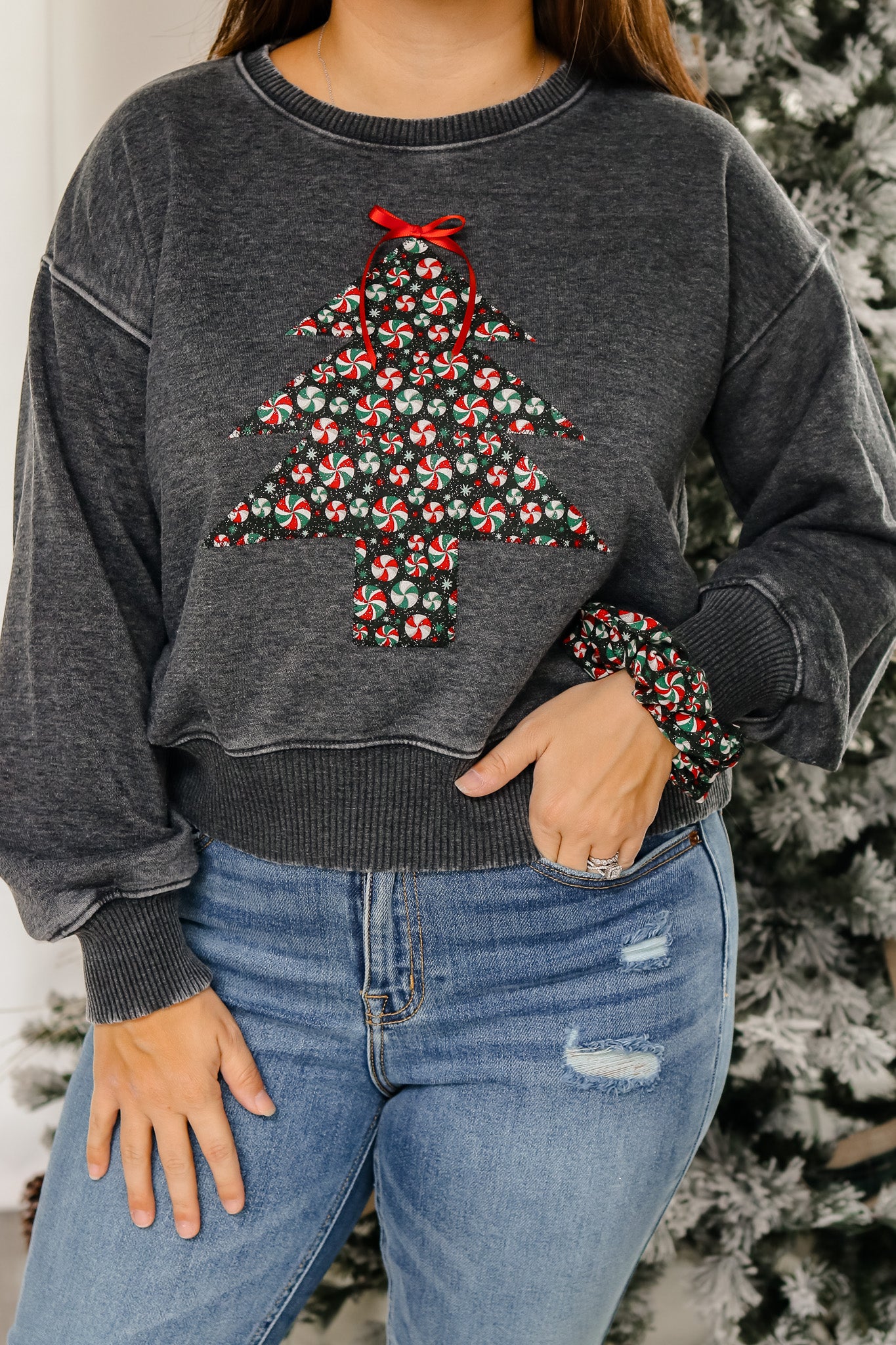 Peppermints Christmas Tree Pullover (heathered black)