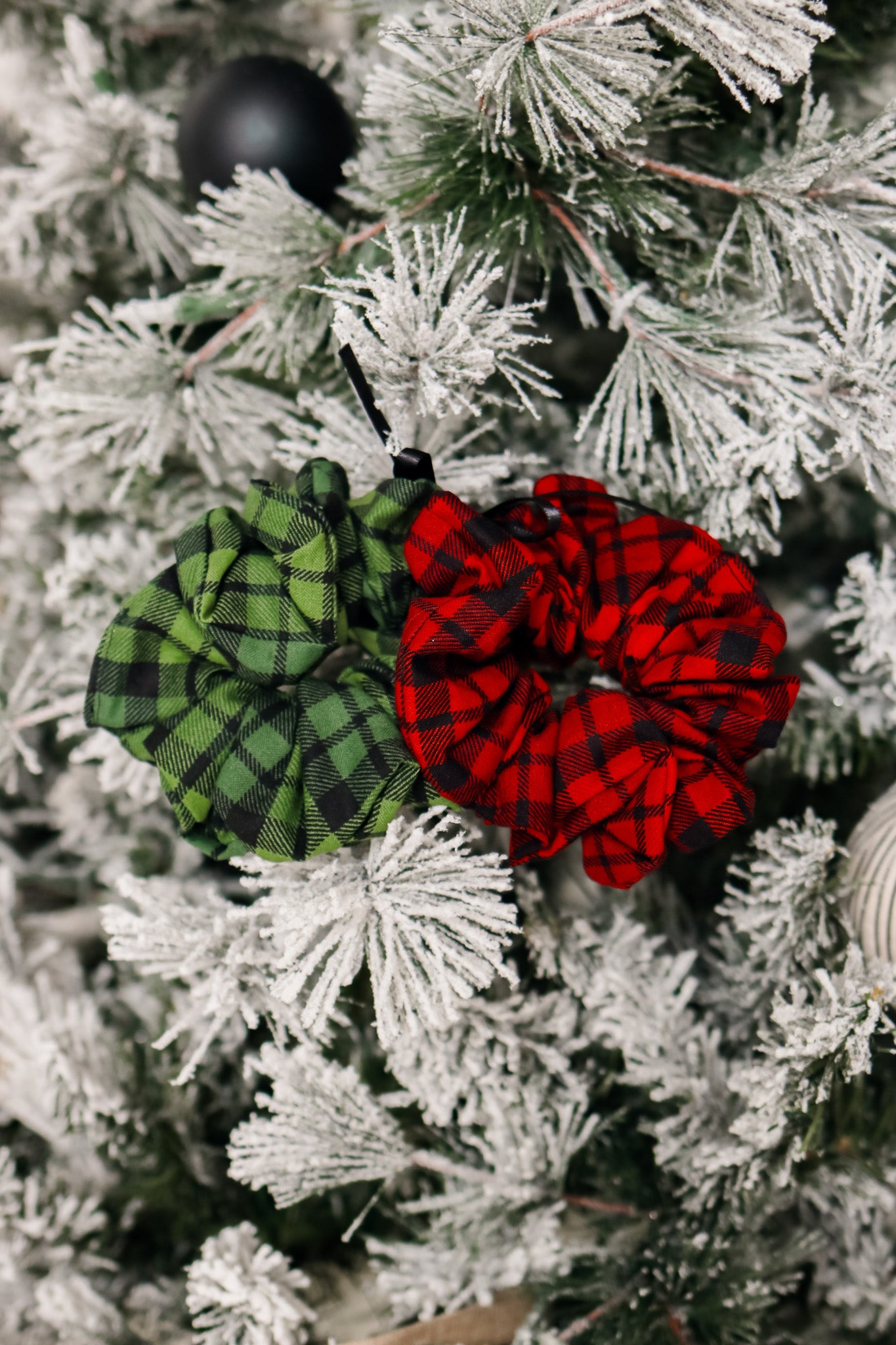 Red And Green Plaid Scrunchie Set